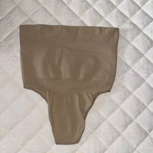 NWOT SKIMS Core Control Thong